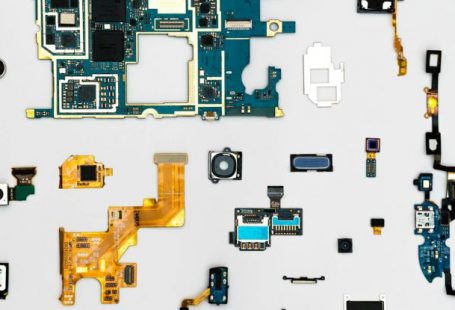 Robots - Blue and Yellow Phone Modules